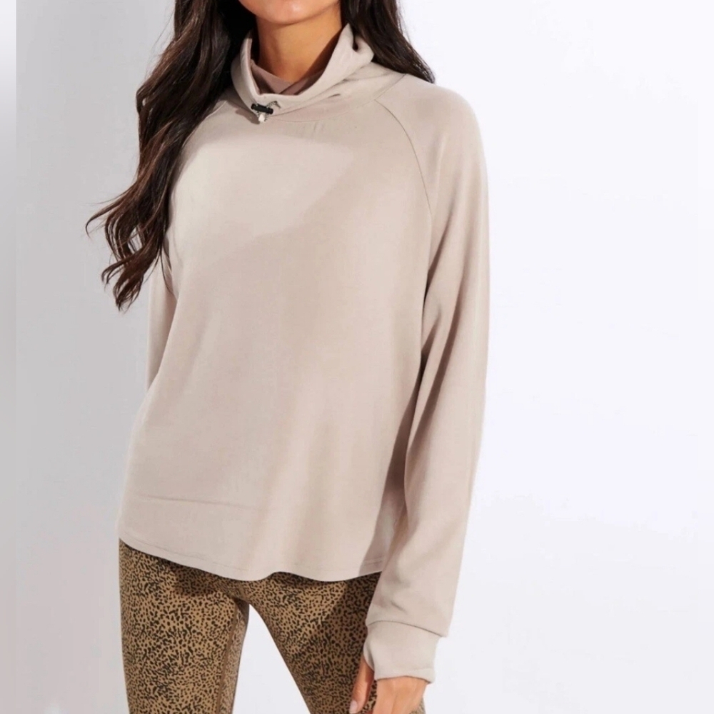 Varley Adkisson Toggle Collar Sweatshirt in Sandshell Beige Size Small